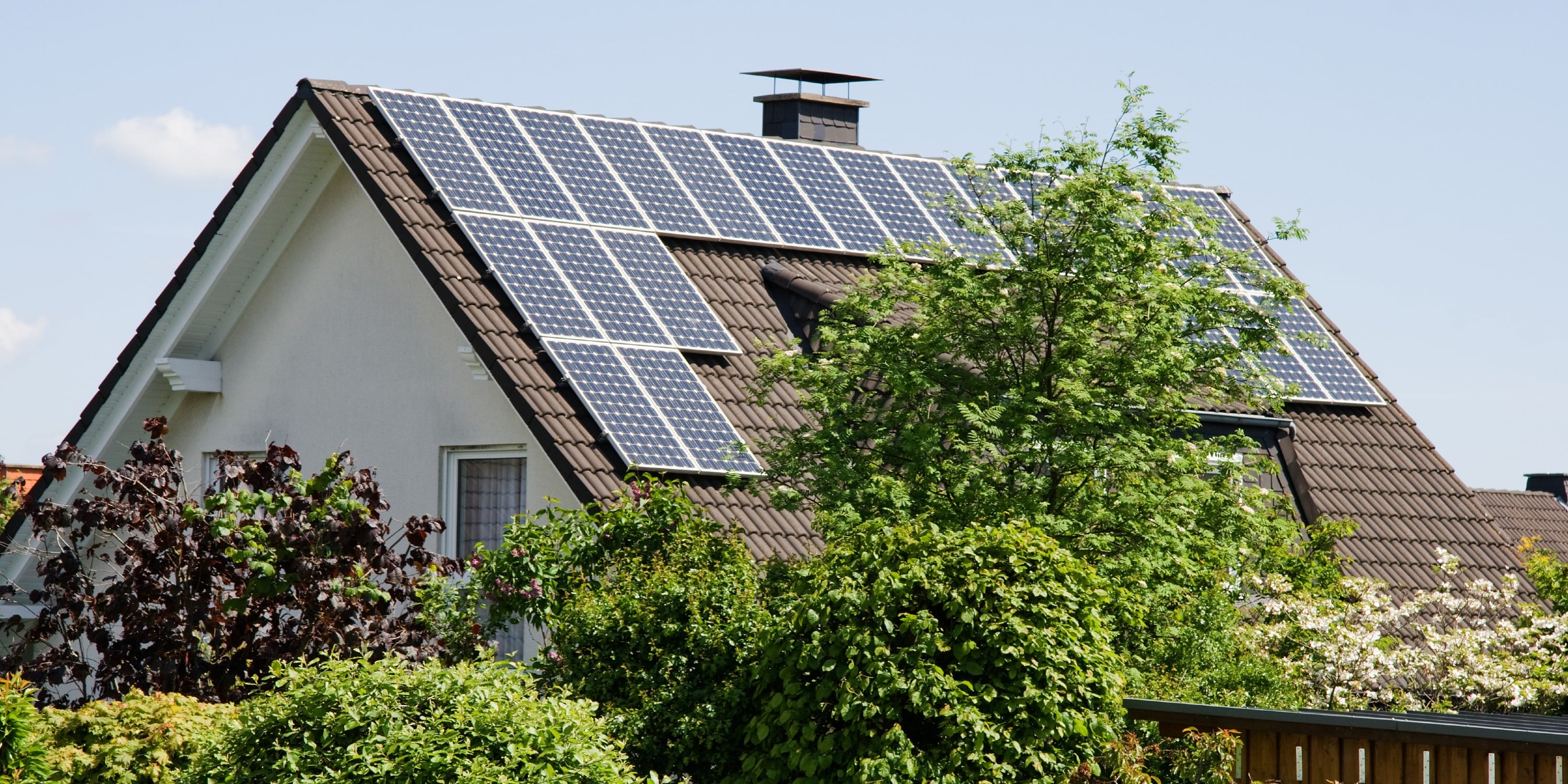 Combien de panneaux solaires pour une maison ? Calcul et rendement