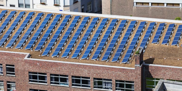 puis je installer des panneaux solaires